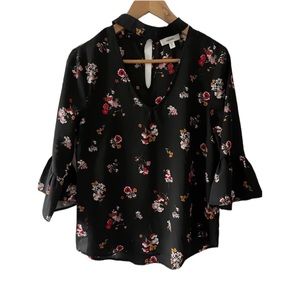 Meraki floral v neck woman’s blouse with choker. 3/4 length bell sleeves size L